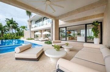 Elegant 6-Bedroom Luxury Villa for Sale in Casa de Campo