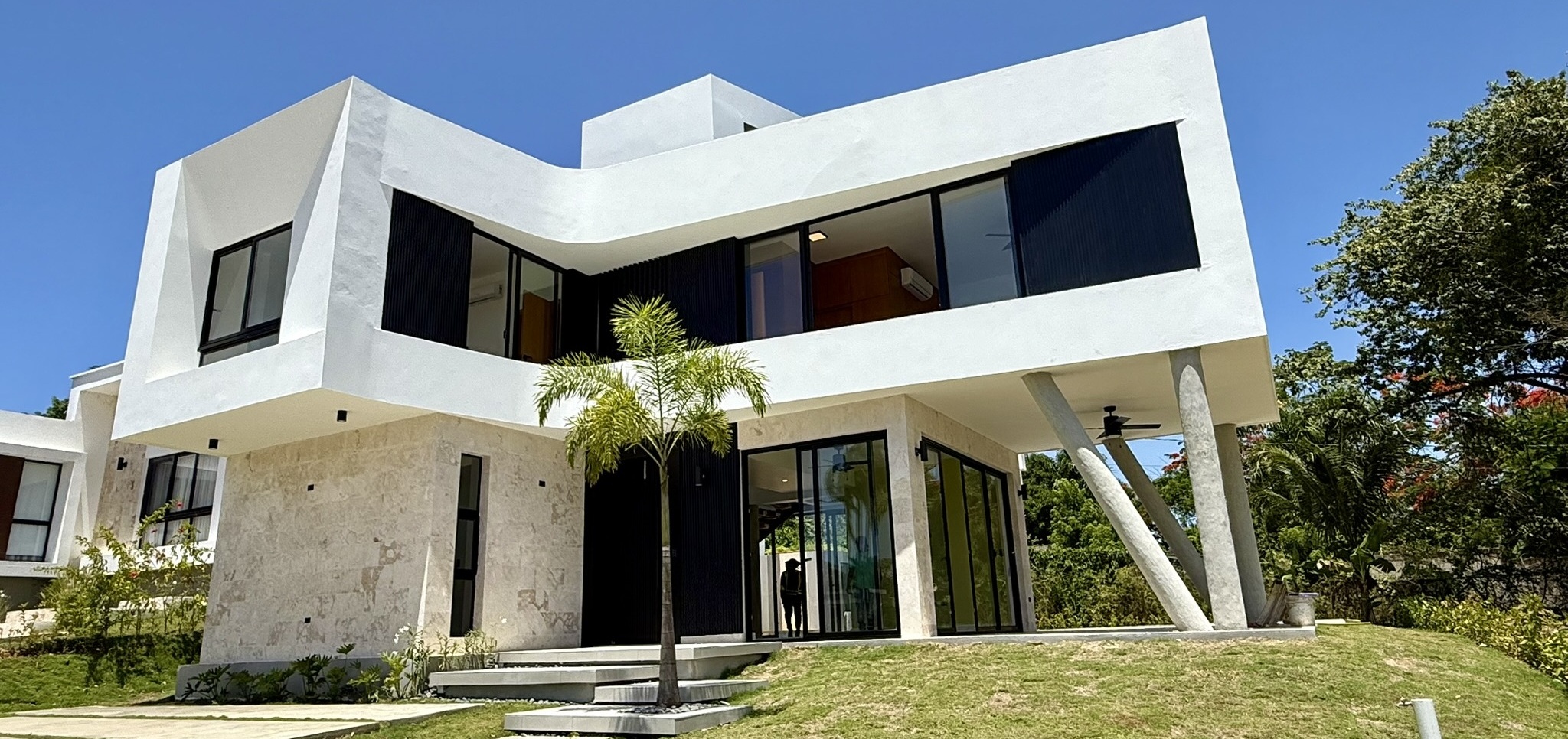 Brand-New Modern Vil in the Dominican Republic
